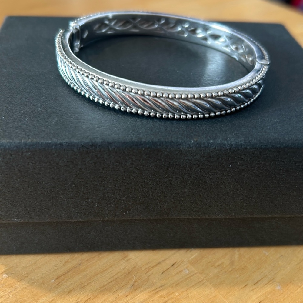 Judith Ripka 925 Sterling Silver Bangle Bracelet Beautiful Condition